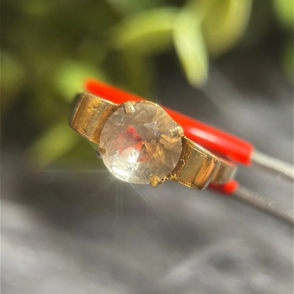 10k Gold Circle Stone Ring